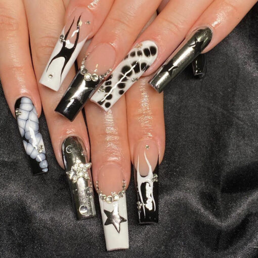 Schwarz-Weiße Punk Press On Nails mit Croco-Muster Sternen Flammen – Bild 2
